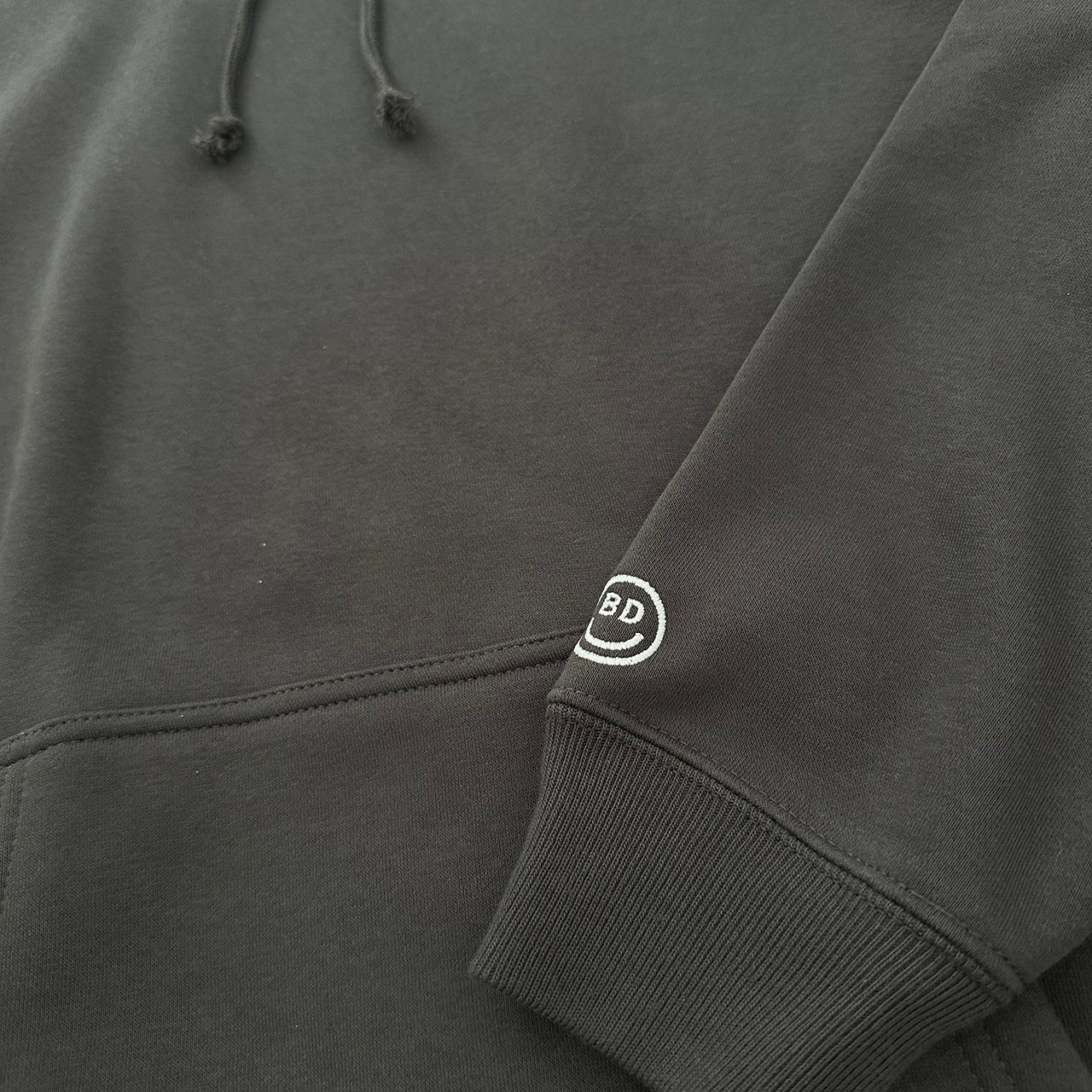 プルオーバー フーディー – BEACHED DAYS